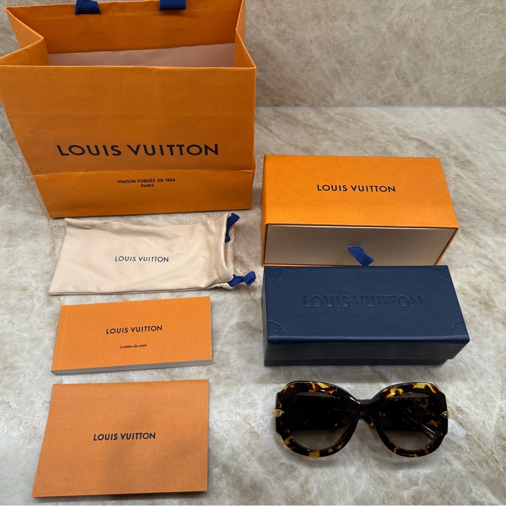 Louis Vuitton Tortoiseshell Sunglasses with Packaging
